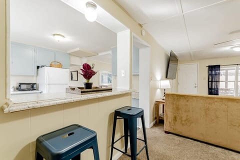 Bar area for kitchen