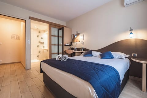 Minibar, in-room safe, desk, soundproofing