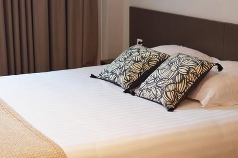 Executive Room, 1 King Bed, Non Smoking (Larger Room;Twin bed on request) | Desk, laptop workspace, soundproofing, iron/ironing board