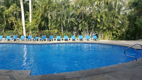 Well maintained large swimming pool.  Perfect for a nice swim or to enjoy with friends.  There is also a small swimming pool for children.
Open hours: 8am to 10pm