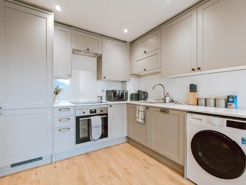 House, Accessible | 2 bedrooms, desk