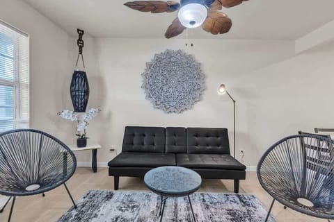 09_7228_Stewart_Rd_Galveston_TX_77551_USA-Living_room-_DM41765