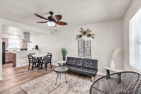 08_7228_Stewart_Rd_Galveston_TX_77551_USA-Living_room-_DM41948