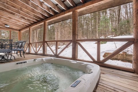 Another great spot to recover after the day`s adventures is the hot tub on the back porch!