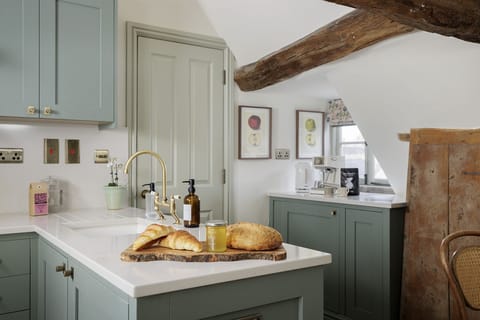 The Miller's Snug at Cowley House Kitchen Area - StayCotswold