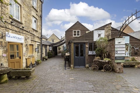 The Miller's Snug at Cowley House - StayCotswold