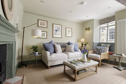 The Barley Apartment at Cowley House Sitting Room - StayCotswold