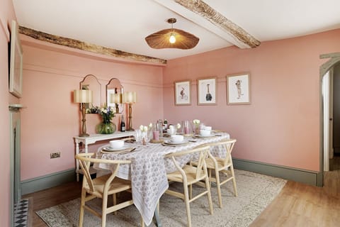 The Barley Apartment at Cowley House Dining Area - StayCotswold