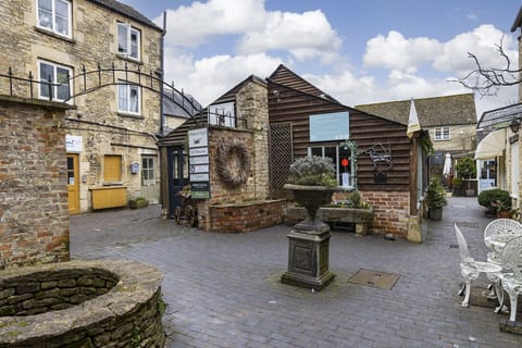 The Barley Apartment at Cowley House - StayCotswold