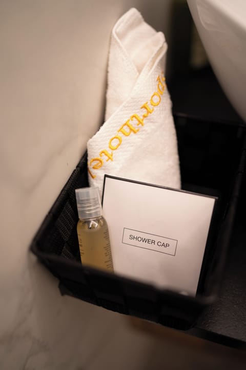 Standard Single Room | Bathroom | Free toiletries, hair dryer, bathrobes, slippers