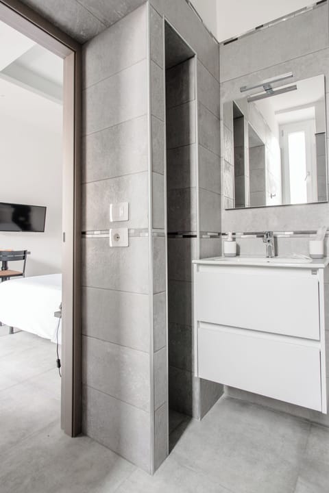 Classic Double Room, City View | Bathroom | Shower, hair dryer, slippers, towels