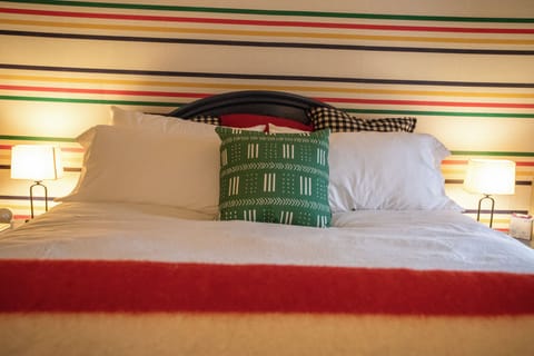 Traditional Quadruple Room, Lake View | Iron/ironing board, free WiFi