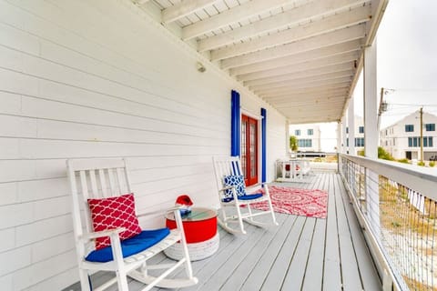 Pensacola Vacation Rental | 2BR | 2BA | 1,300 Sq Ft | Stairs Required