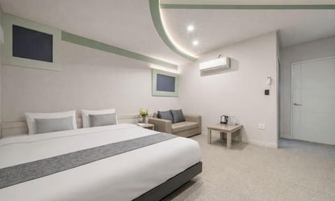 Standard Double Room | Individually decorated, individually furnished, desk, laptop workspace