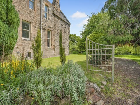Garden | Winfields Manor, Prestonpans