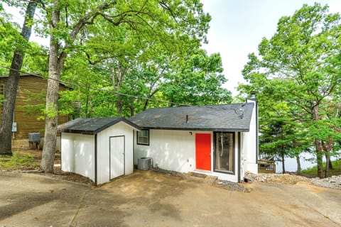 Sunrise Beach Vacation Rental | 3BR | 2BA | 1,560 Sq Ft | Stairs Required