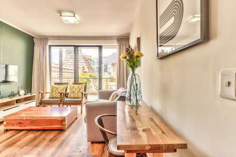 Luxury Apartment, Mountain View | 2 bedrooms, iron/ironing board, free WiFi