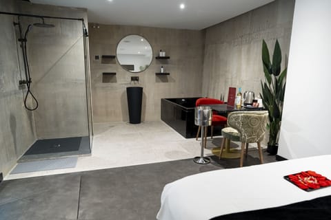 Romantic Double Room, 1 Bedroom | Minibar, free WiFi, bed sheets