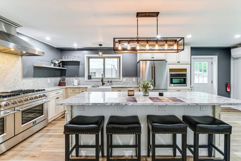 House (5 Bedrooms) | Interior