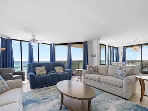 Welcome to Windward 408 at Edgewater