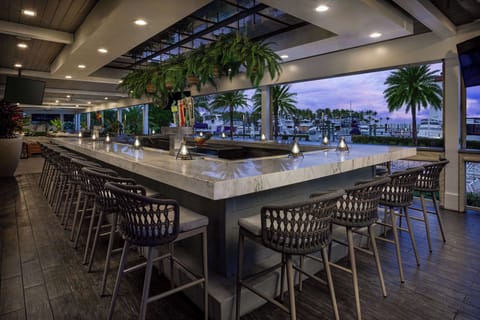 2 bars/lounges, poolside bar