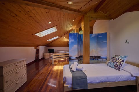4 bedrooms, free cribs/infant beds, bed sheets