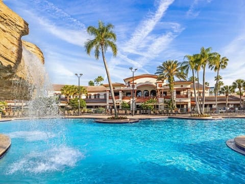 6 outdoor pools, free cabanas, pool umbrellas