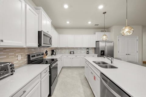 15973 Cape Coral Loop (9).jpg