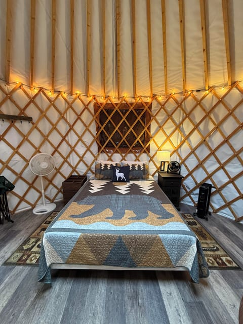 Basic Tent, 1 Queen Bed, Mountain View | Premium bedding, free WiFi, bed sheets