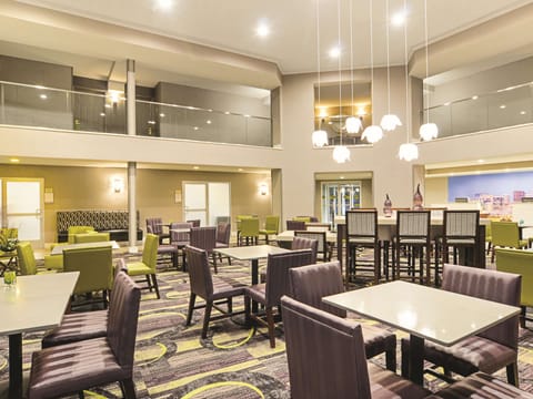 Free continental breakfast on weekdays