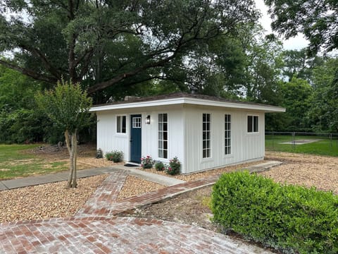 Drive right up to the door and park in one of two spaces off the alley