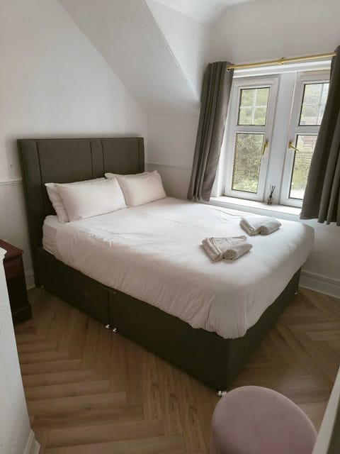 Standard Double Room, City View | Iron/ironing board, free WiFi