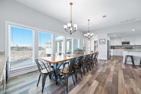 Extra-large dining table