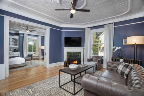 Historic King Suite with City View