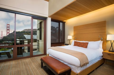 Contemporary King Suite with Bridge View