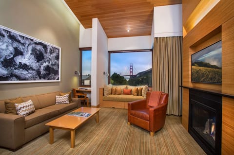 Contemporary King Suite Sitting Room