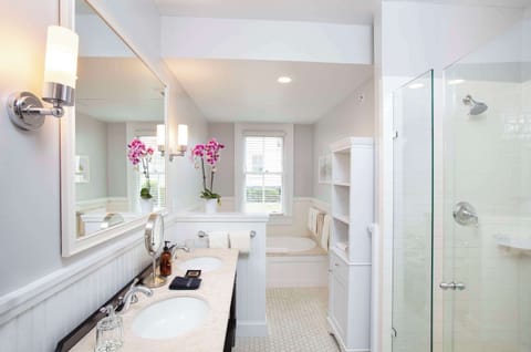 Historic King Suite Bathroom