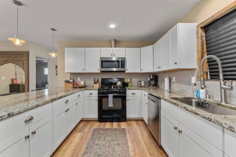 8db3ecd9-da53-4261-95df-3434ac084854