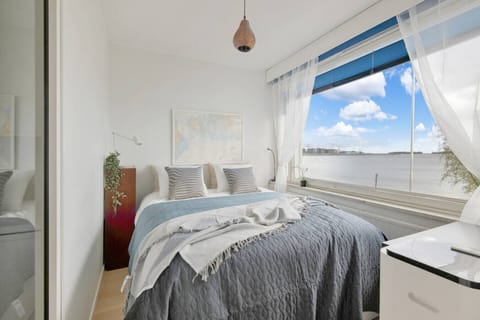 Comes with free sea views and optional responsibilities.