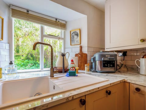 Kitchen | Crumble Cottage, Bradford-on-Avon