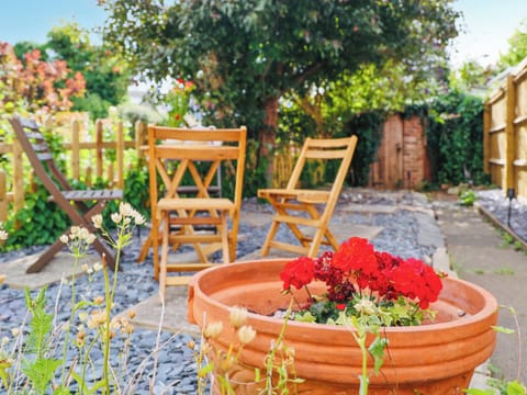 Garden | Pam’s Cottage, Cheltenham