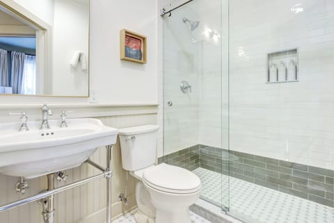 Suite King Bedroom #20 bath