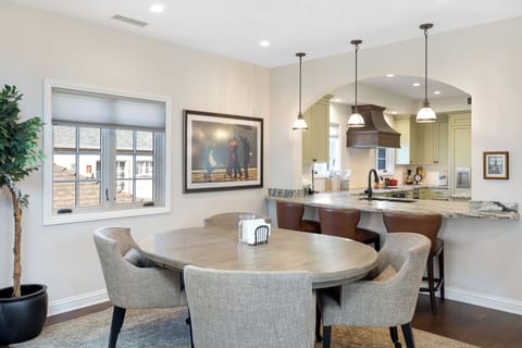 Round dining table seats 4, and barstool seating - perfect combo!