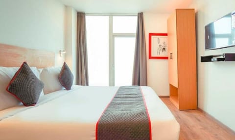Executive Suite | Free WiFi, bed sheets