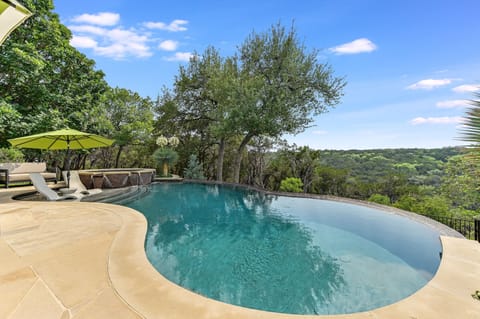 Negative Edge Pool with Views