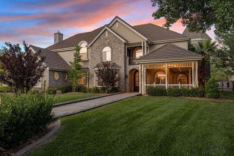 House, 6 Bedrooms | Exterior