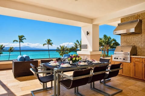 Gather for an island-inspired meal overlooking Maui’s sparkling waters MON-1303