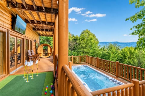 Soak in the sun w/an outdoor heated SwimSpa, play putt-putt or enjoy the sauna.