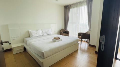 Main suite full view