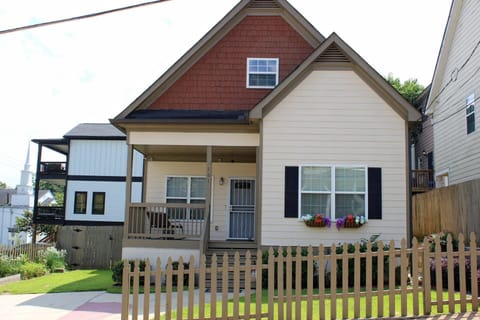 You will enjoy Off Street driveway parking.
